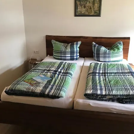 Hofeck بيرنو ام سشوارتزال